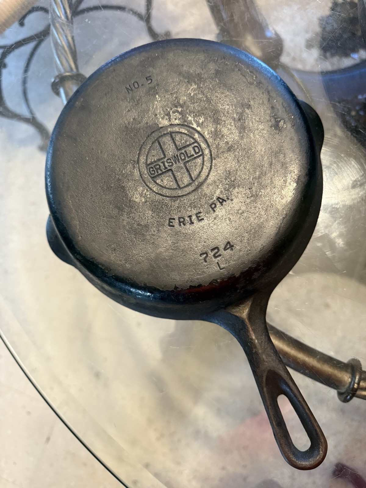 Griswold No. 5 Cast Iron Skillet # 724 L ~Small Logo Erie Pa ~ Vintage Steel Pan