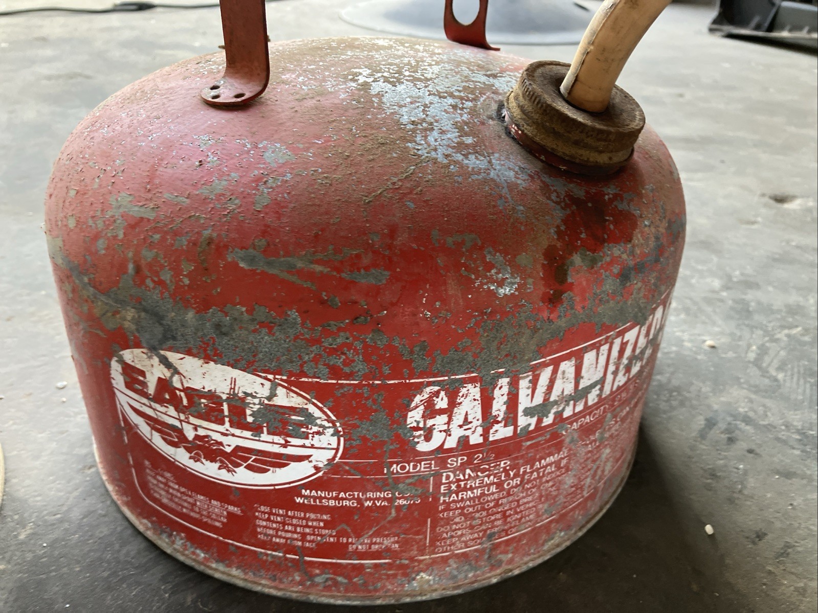 2-Eagle Model 2 1/2 Capacity 2 1/4 Gallons Galvanized Gasoline Fuel Cans-vintage