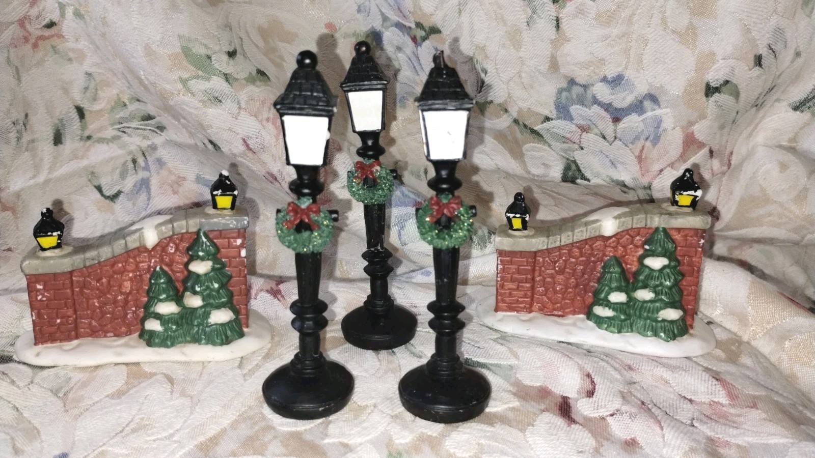Mervyn’s Village Square Accessories 1998 / 5 Pc
