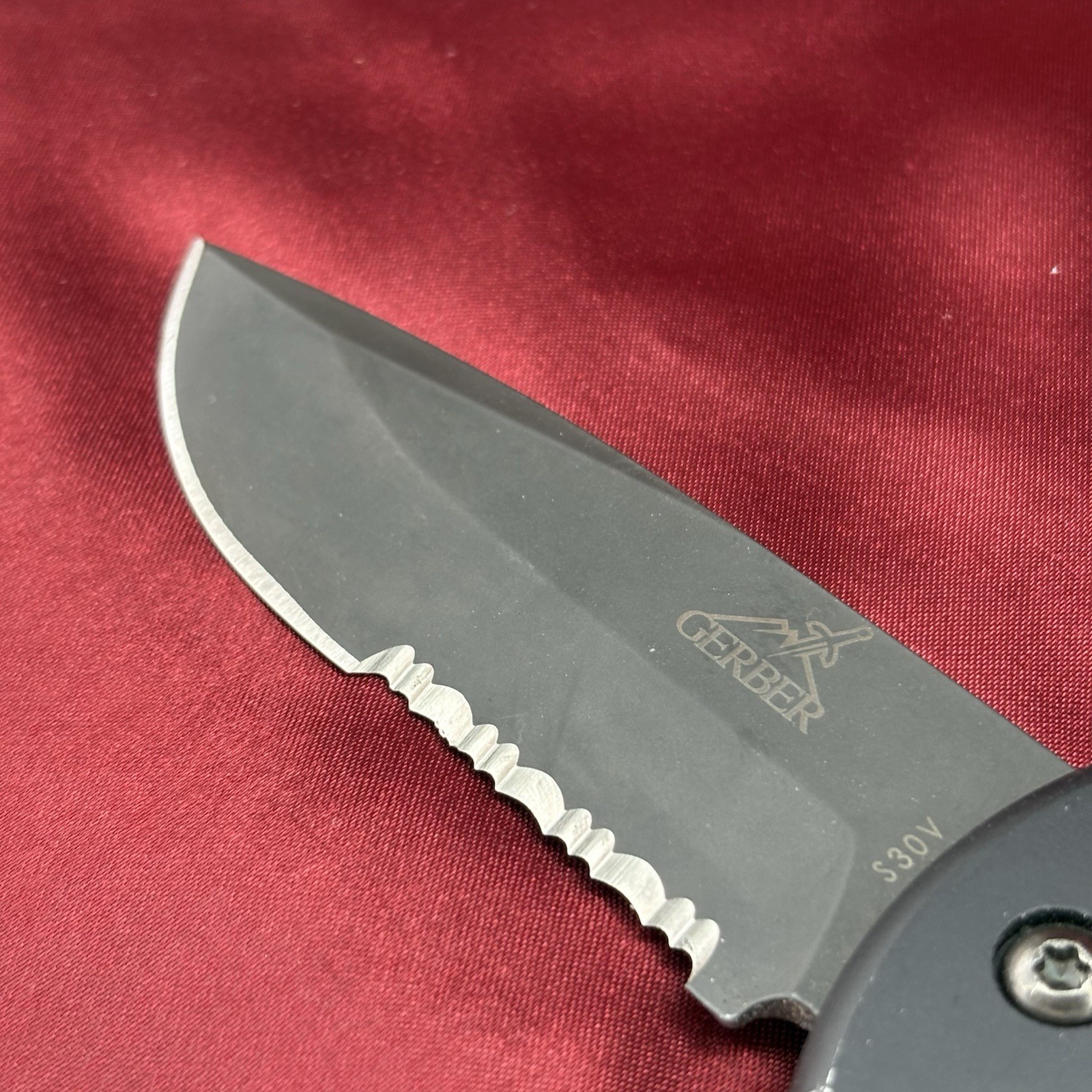 GERBER FOLDING COMBAT 06 MODEL KNIFE🇺🇸S30V SERRATED-PLAIN W/SHEATH-EXCELLENT