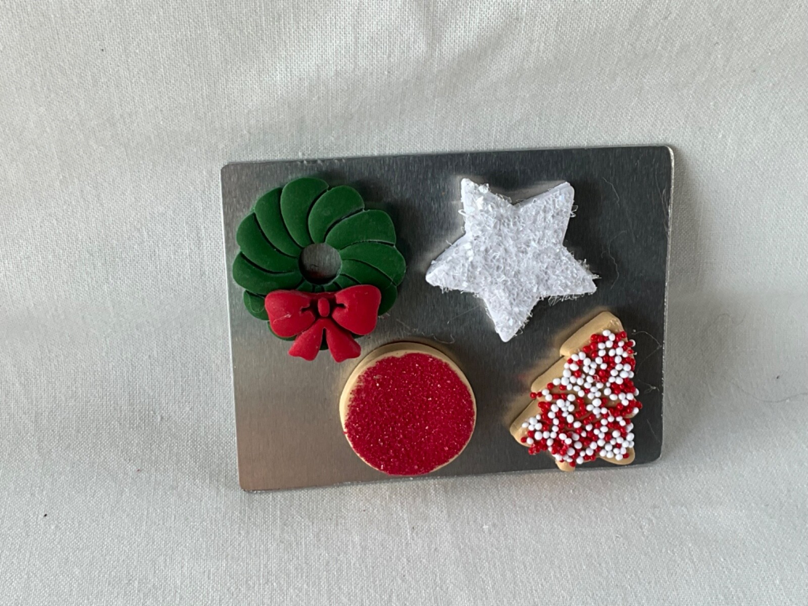 Byers Choice Accessory Christmas Tray of Wreath w/ Bow Tree Star Sugar Cookies