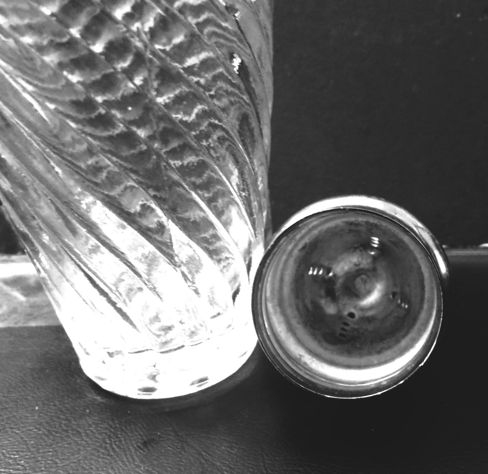 VINTAGE CLEAR GLASS POWDER SHAKER JAR WITH SILVERPLATE LID