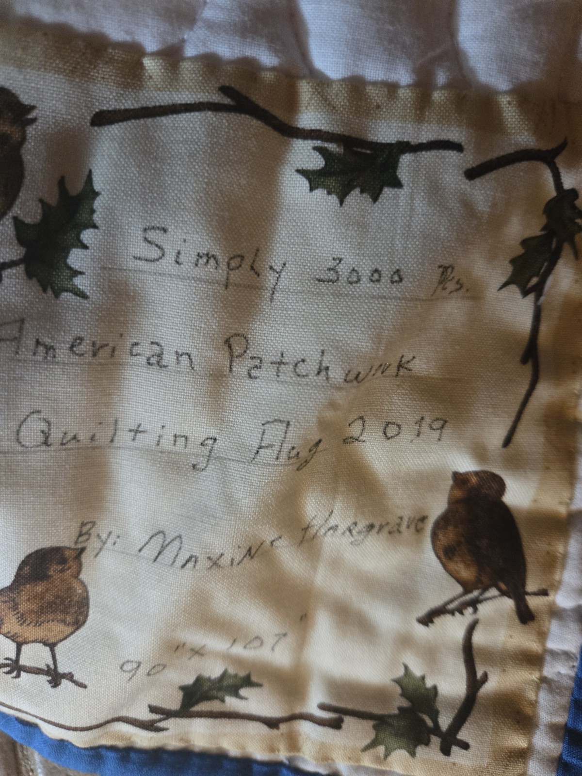 QUILT. HAND MADE. AMERICAN PATCHWORK. INTRICATE MACHINE STITCHING