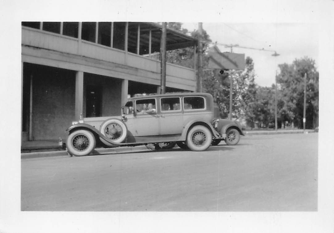 Antique 1929 Packard Eight Sedan 1920s Photo Whitewalls Spokes City Street Lamp