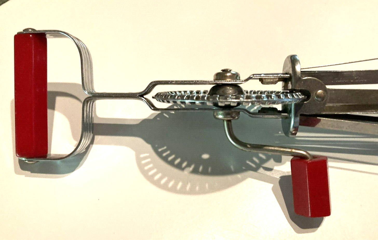 Ekco Red Bakelite Handle Hand Mixer Egg Beater Vintage Retro USA