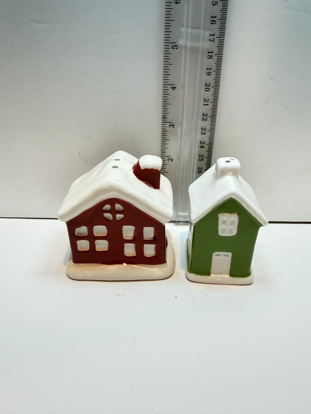 Better Homes & Garden House Salt & Pepper Shaker Red Green Christmas Tabletop