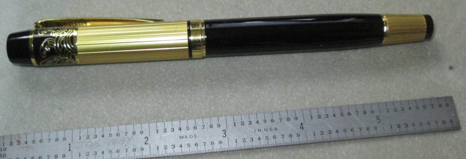 “HERO 901” Gold and Black – Fountain pen – Tip marked “Genius Iridium”