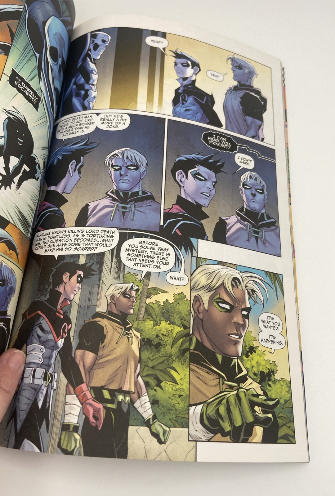 Robin Vol. 3: Secrets and Shadows Paperback Joshua Williamson-PLEASE READ!