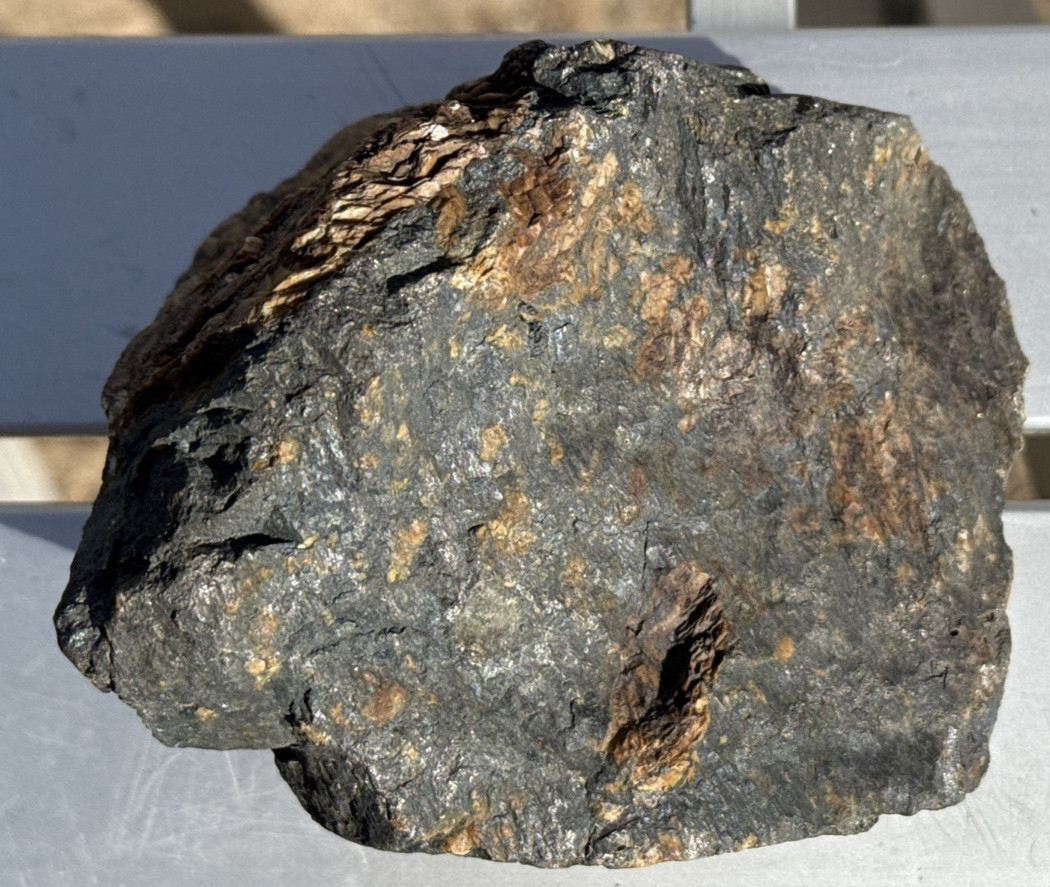 Hematite Rough 2 lbs 13 oz very nice piece for cabbing