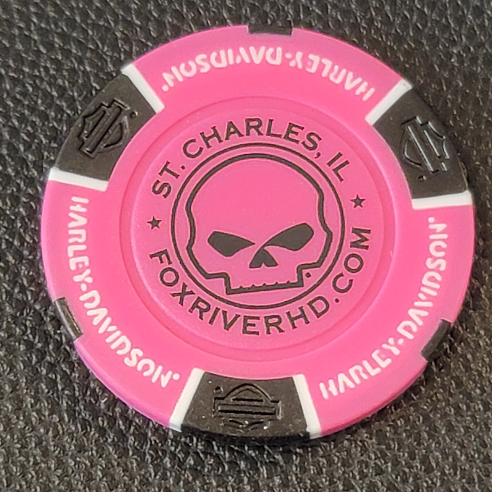 FOX RIVER HD ~ ILLINOIS (Neon Pink w/Willie G back) Harley Poker Chip (CLOSED)