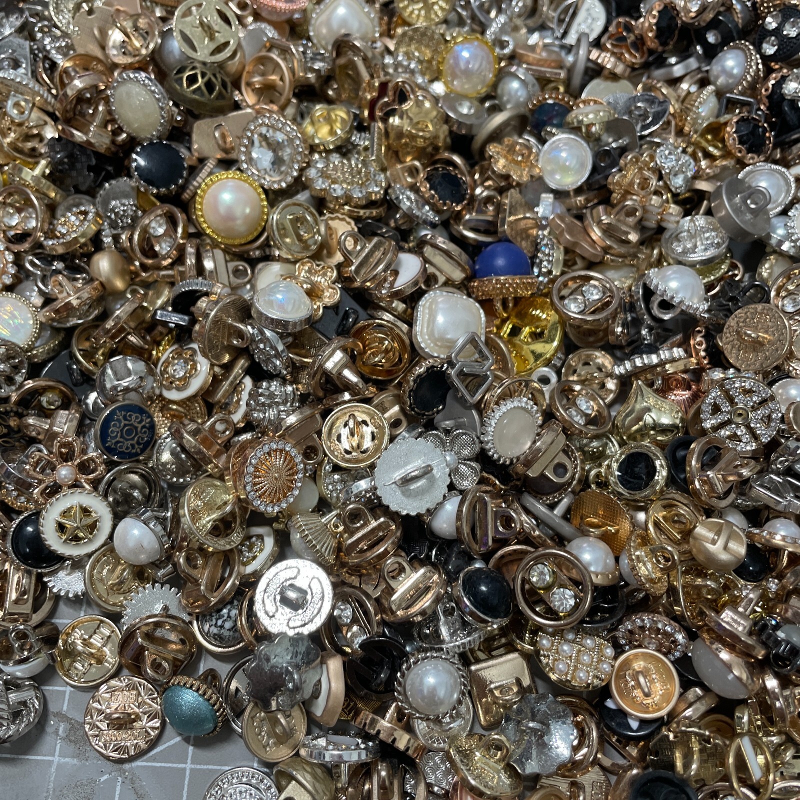 Vintage Estate Salenow Buttons Lot 50p Various Sizes Shapes Colors Types Usable