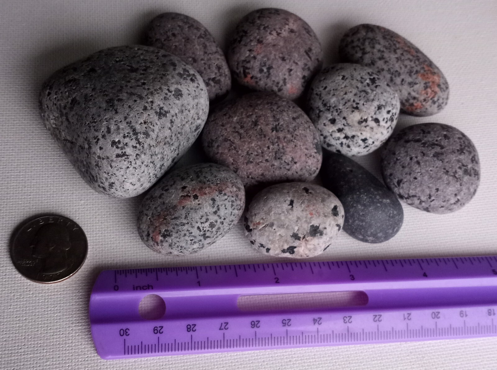 Yooperlite Set BULK 1 LB. – BRIGHT Lake Superior Syenite w/ Fluorescent Sodalite