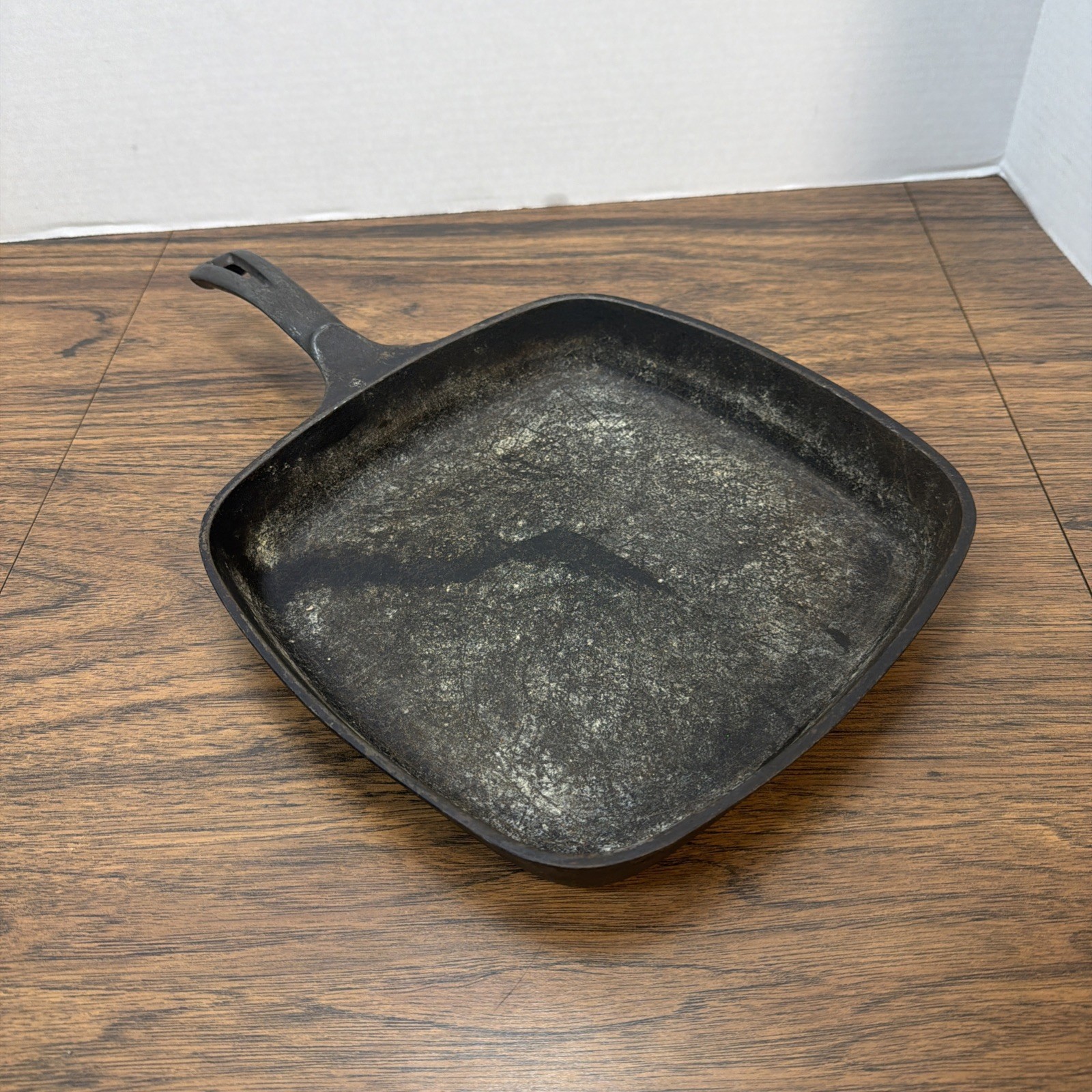 Wagner Ware Sidney O 1218 Square Skillet Cast Iron Smooth Bottom Lays Flat