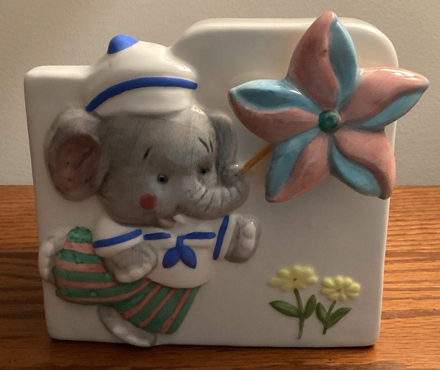 NAPCO CERAMIC NURSERY MUSICAL PLANTER ELEPHANT AND FLOWERS Vintage Working
