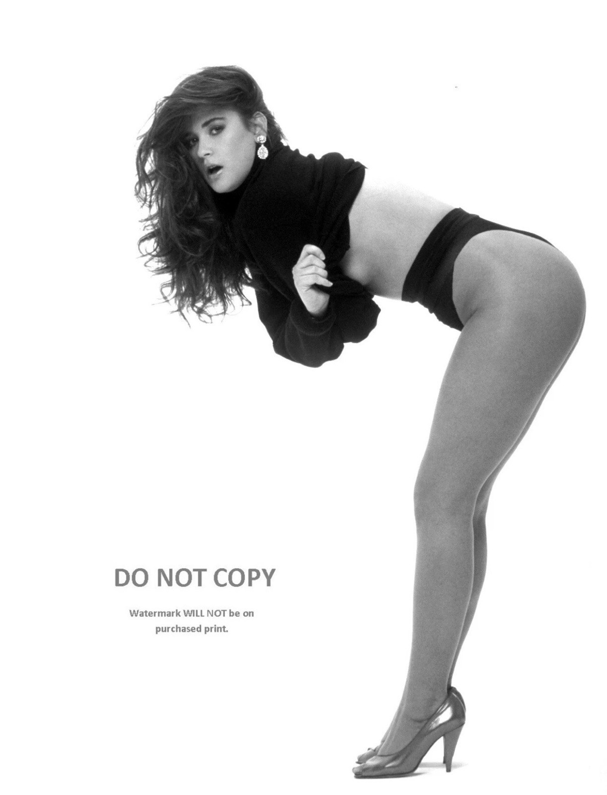 ACTRESS DEMI MOORE PIN UP – 8X10 PUBLICITY PHOTO
