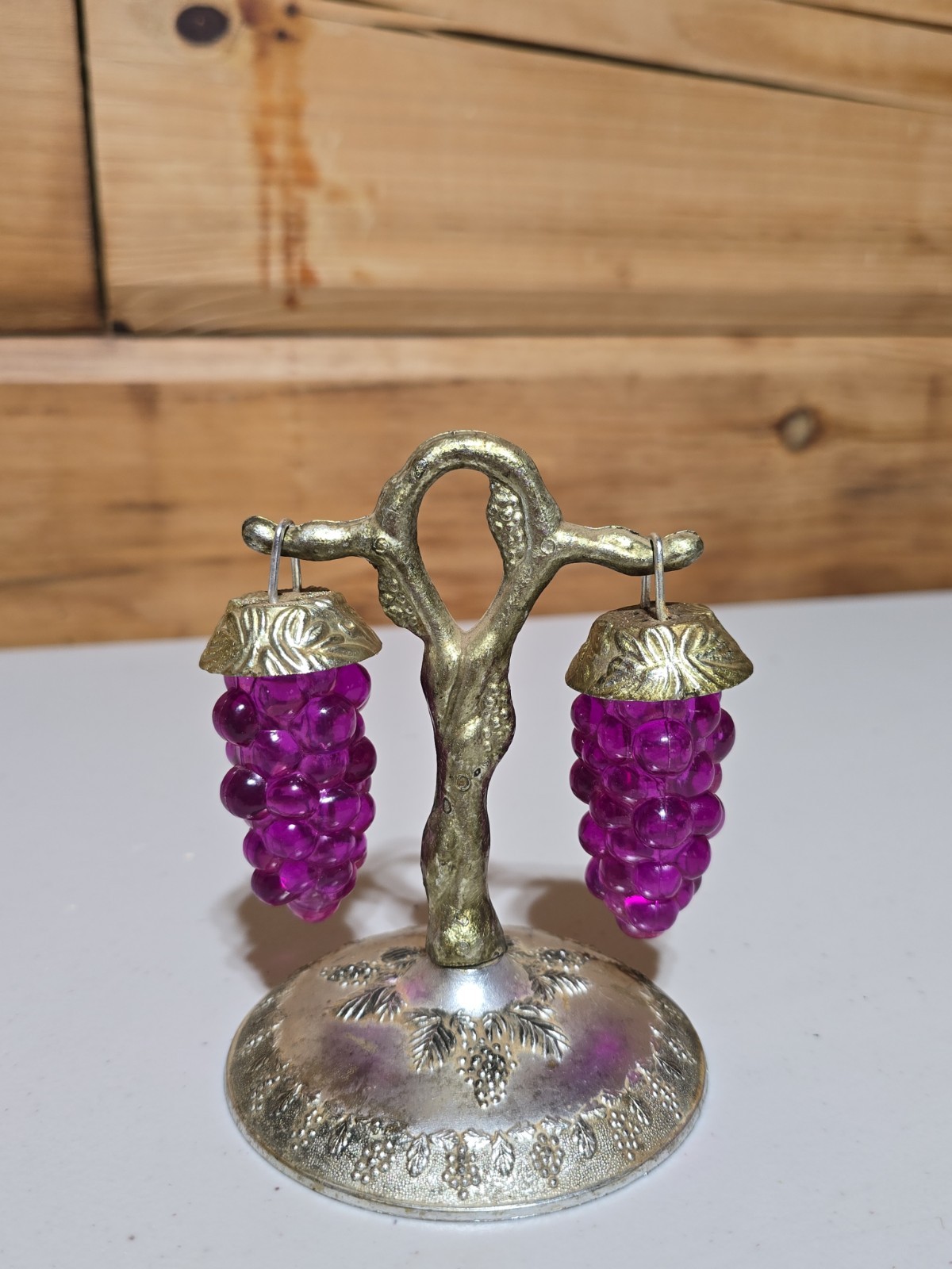 VTG Purple Grape Cluster Salt & Pepper Shakers And Brass Tone Stand