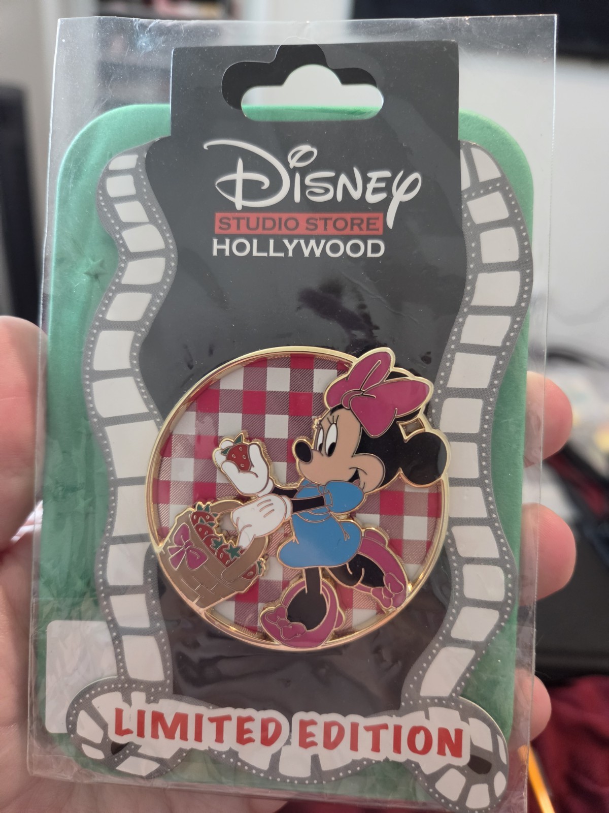 Disney D23 Expo 2024 Ultimate Fan Event DSSH DSF Berry Cute Minnie Mouse Pin