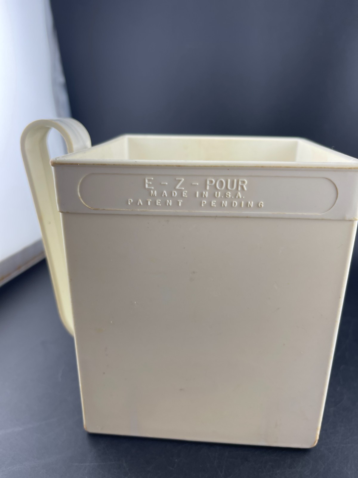 Vintage Hy-Klas Milk Carton Holder E-Z-Pour Half Gallon Refrigerator Pitcher Adv