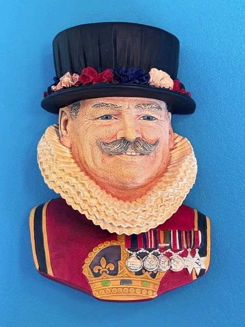 BOSSONS BEEFEATER IN EXCELLENT CONDITION