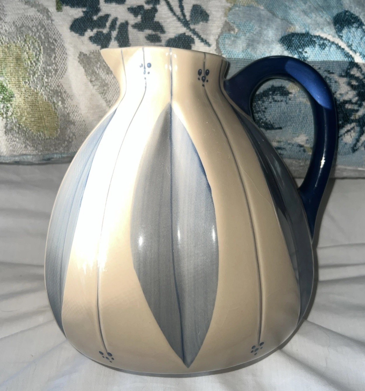 VTG 2001 Tender Heart Treasures Ceramic Water Pitcher Blue Cream Holds 2 Liters