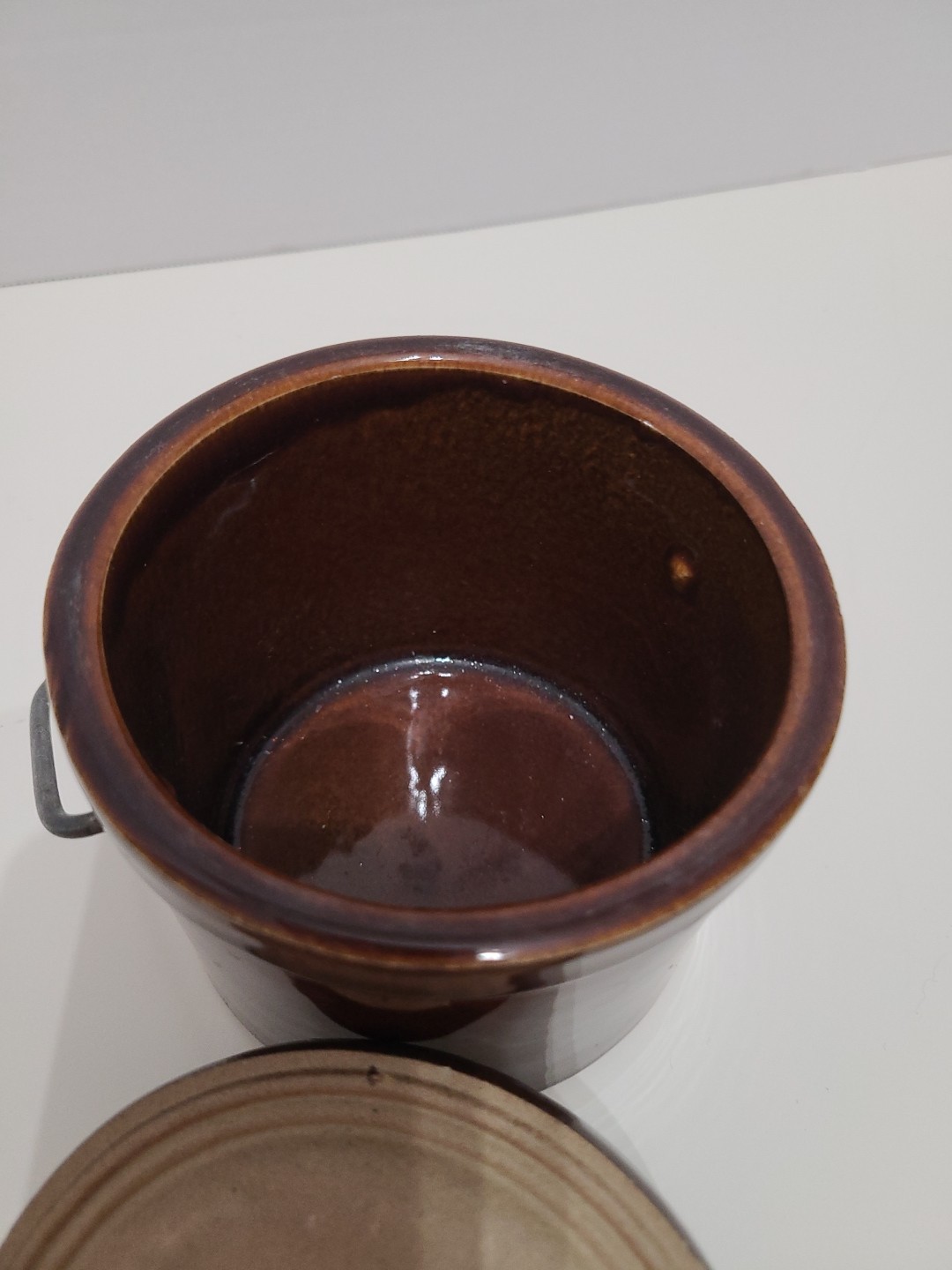 Vintage Brown Stoneware Cheese Butter Crock With Wire Bail Lid Closure no chips