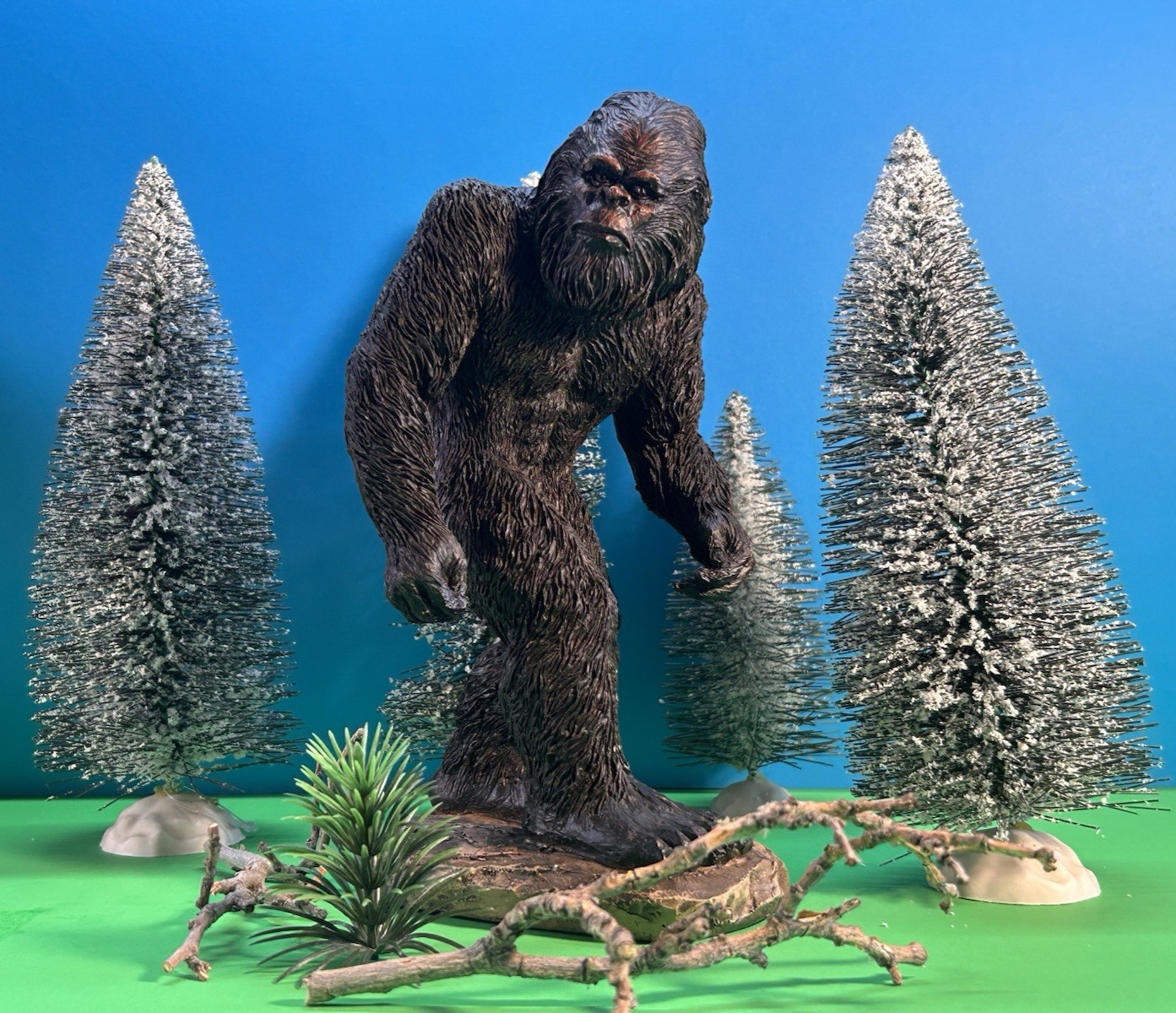 Big Squatch 9″ Bigfoot Sasquatch Standing Statue Rustic Style Indoor Decor new