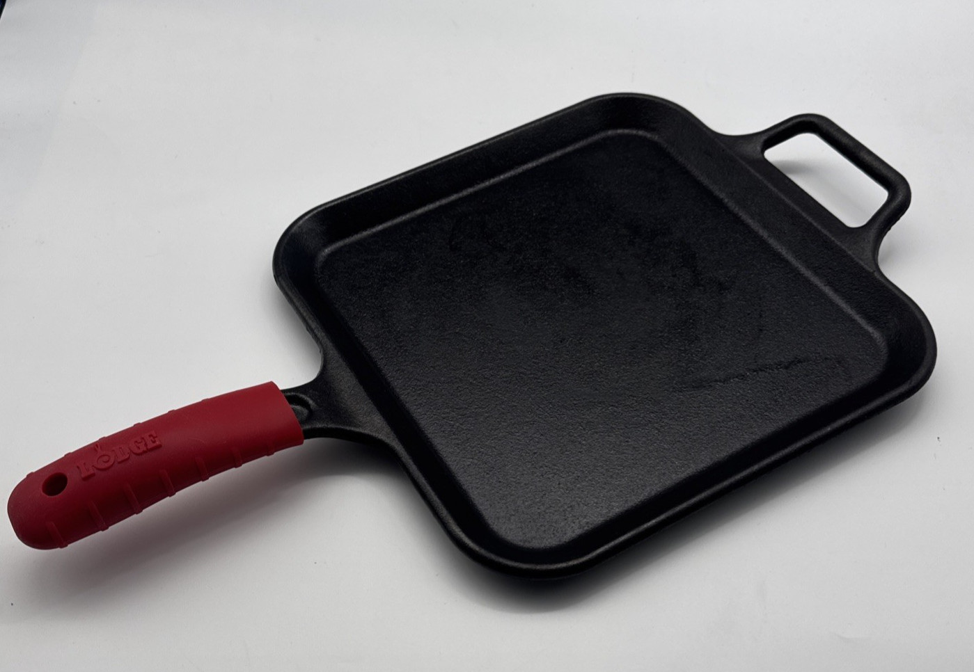Lodge Cast Iron P12SG Griddle Pan Skillet 12 Inch Square with Silicon Handle
