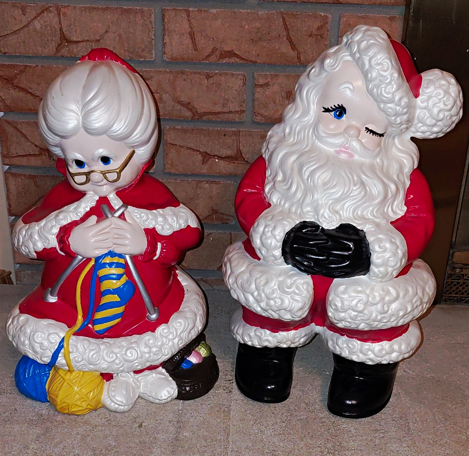 Santa & Mrs. Claus Hand Painted Ceramic/Porcelain Christmas Figurines Set 2 1979