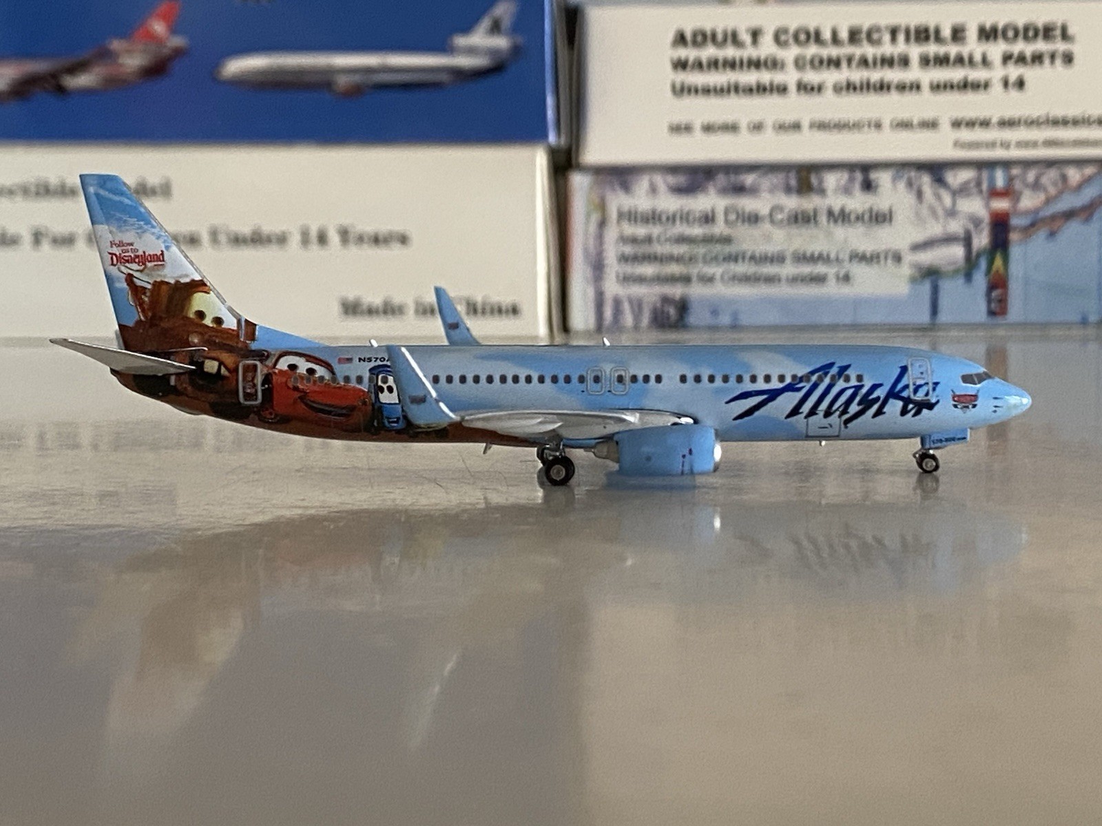 Phoenix Models Alaska Airlines Boeing 737-800 1:400 N570AS PH404060 Disney Cars