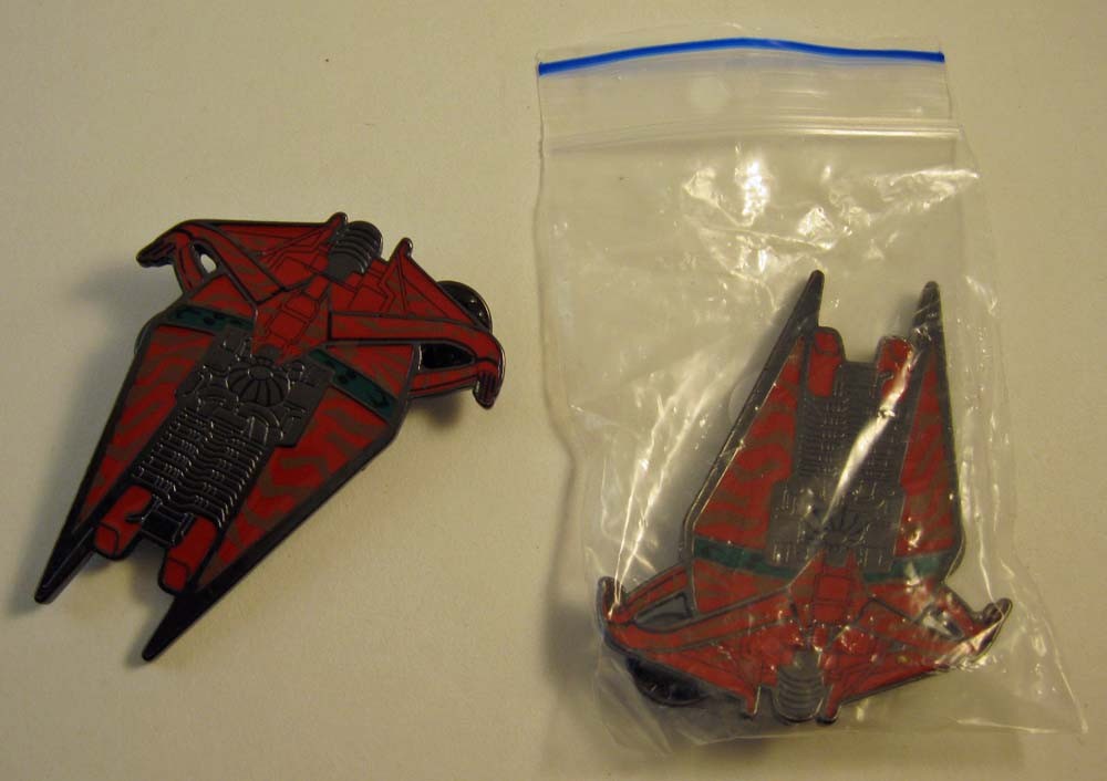 BABYLON 5 “Narn Heavy Cruiser Ship Metal Pin” NEW OLD STOCK (NOS) 1998 FAN CLUB