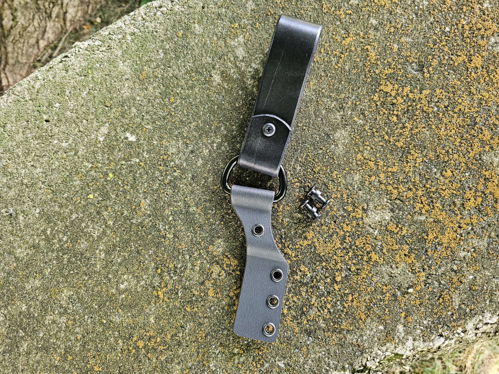 Kydex Dangler with leather loop to fit most kydex sheaths (Bk)