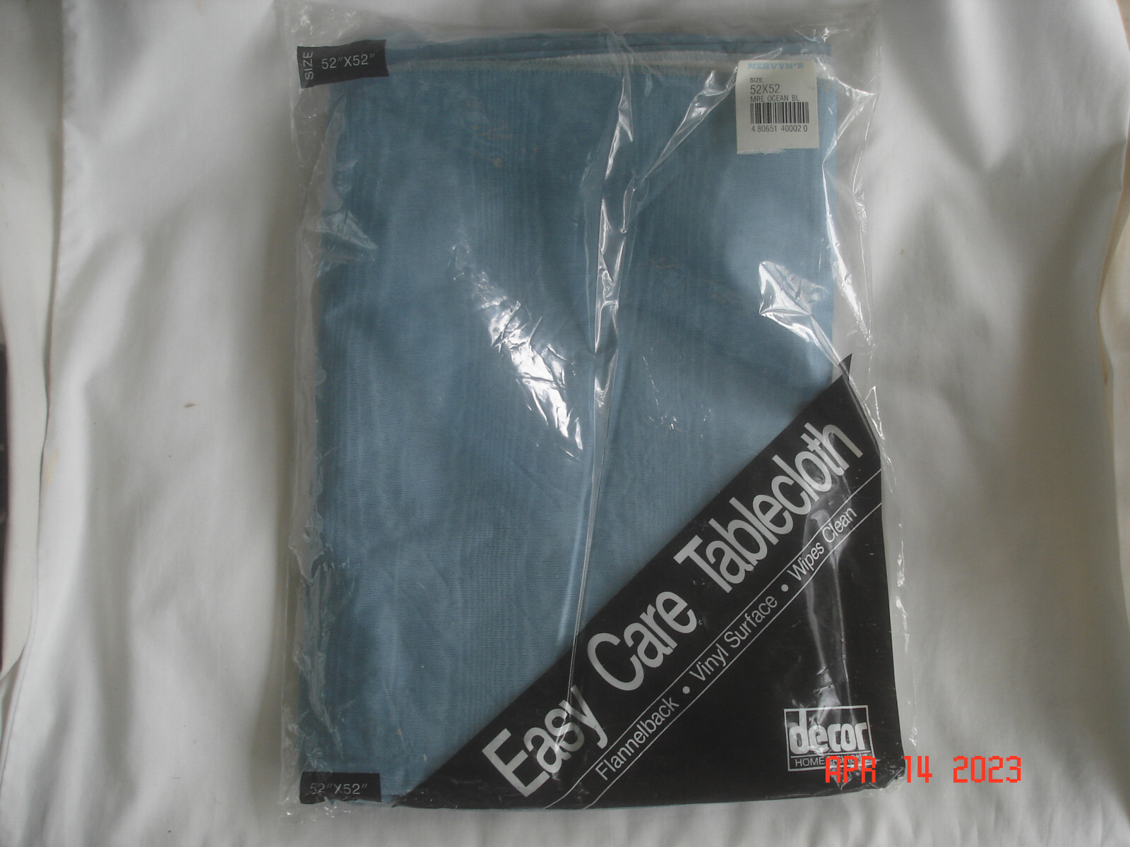 NIP 1986 EASY CARE TABLECLOTH Vinyl with Flannelback 52″x52″ MOIRE OCEAN BLUE