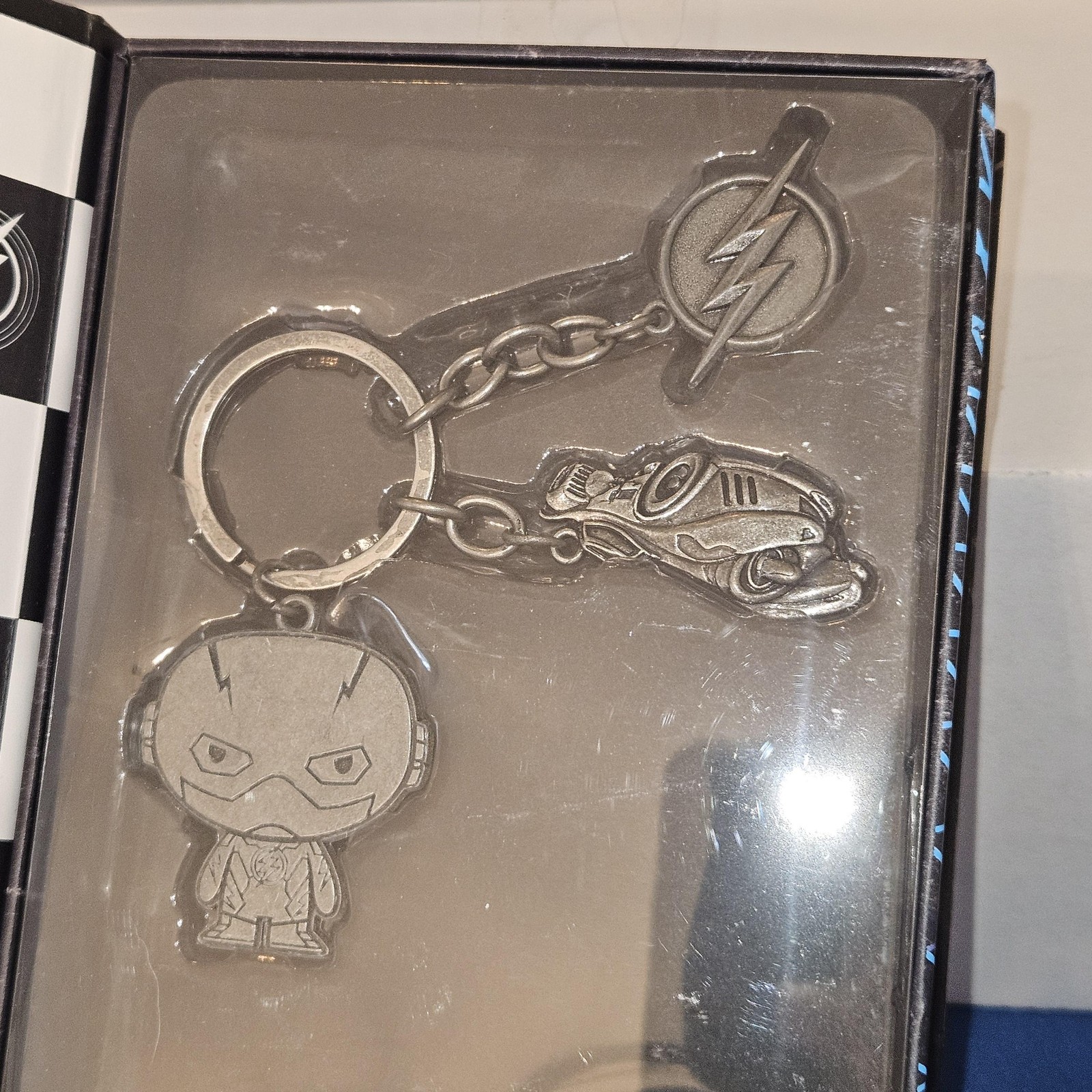 Factory Entertainment Flash Batman Keychain & Pin Set Silver CHS Exclusive DC