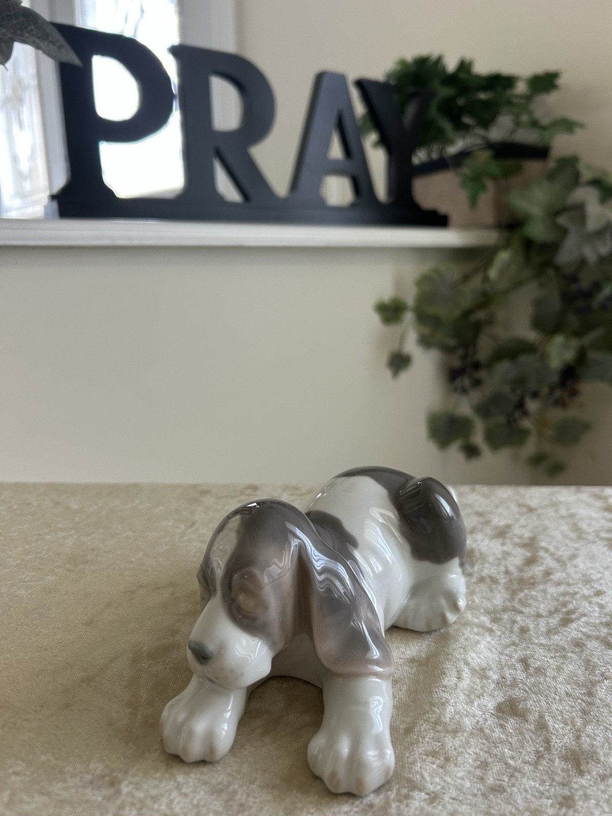 Lladro #1072 Beagle Puppy Lying Mint Condition Fast Shipping!!!