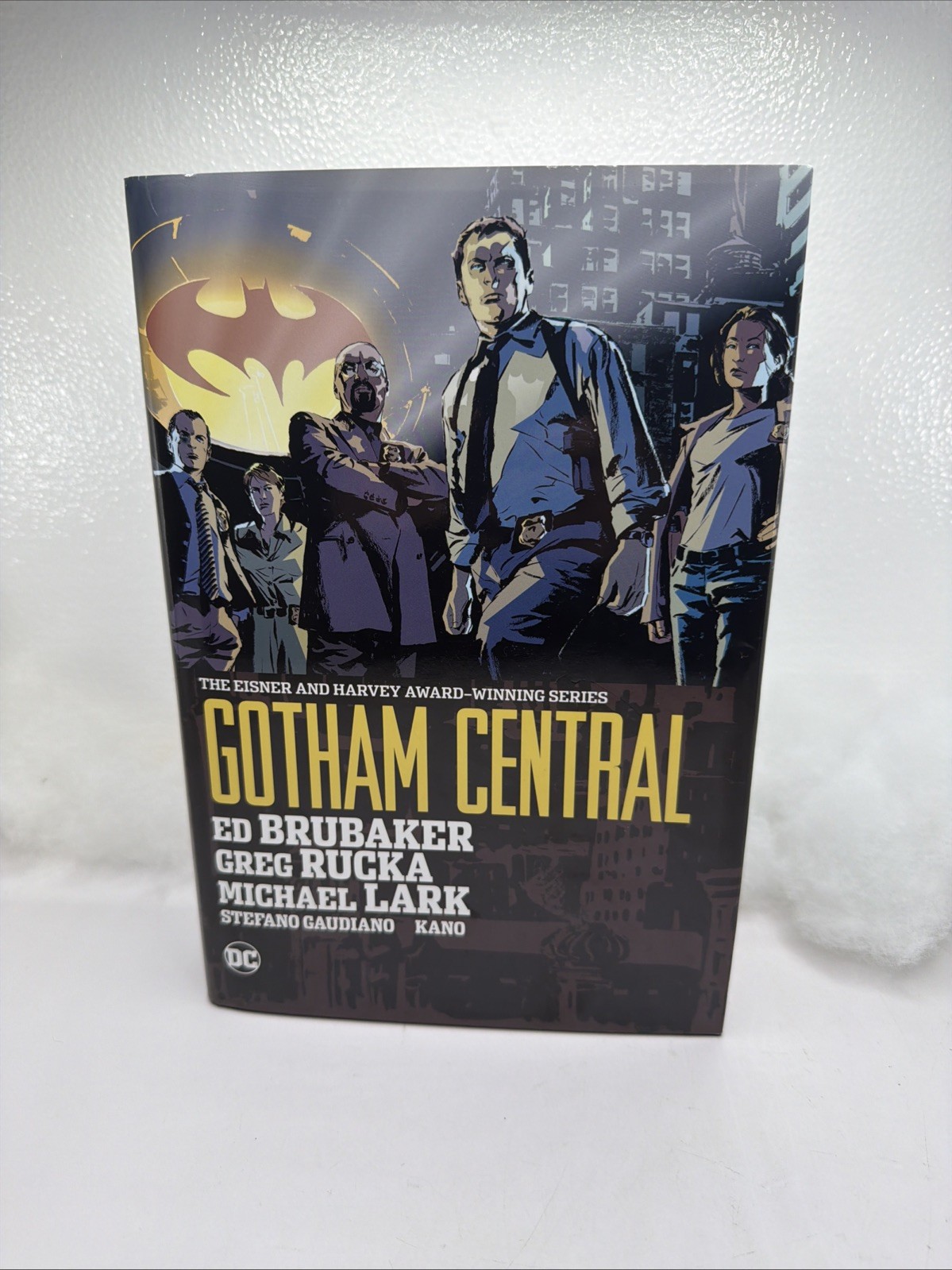 Gotham Central Omnibus Ed Brubaker Greg Rucka Michael Lark DC Comics Fantastic