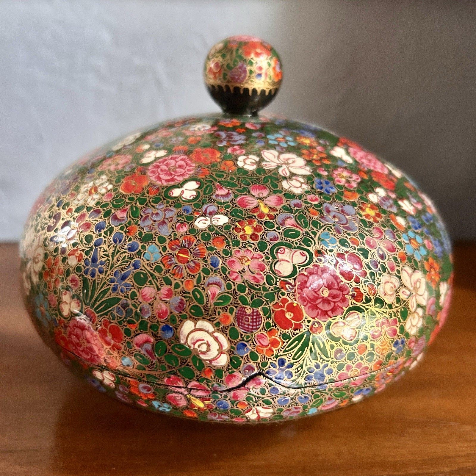 Vtg Lg Paper Papier Mache Lacquer Trinket Box Hand Painted Flowers Round D7