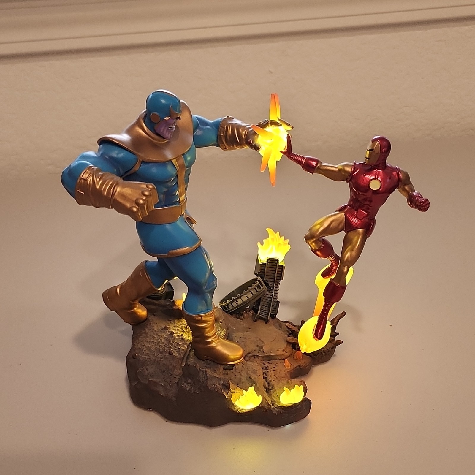 Marvel Comics Iron Man & Thanos Light Up Plastic Ultimate Battles Collection