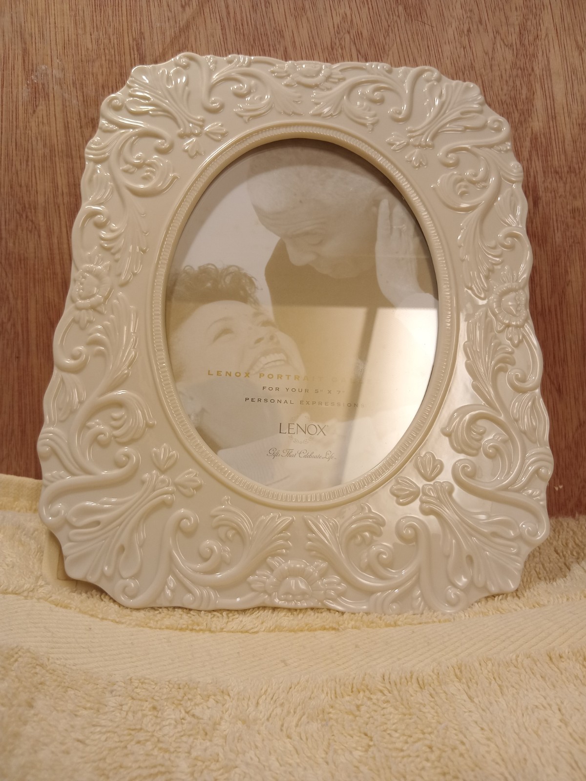 Lenox Georgian Collection Giftware Picture Frame Holds 5 X 7