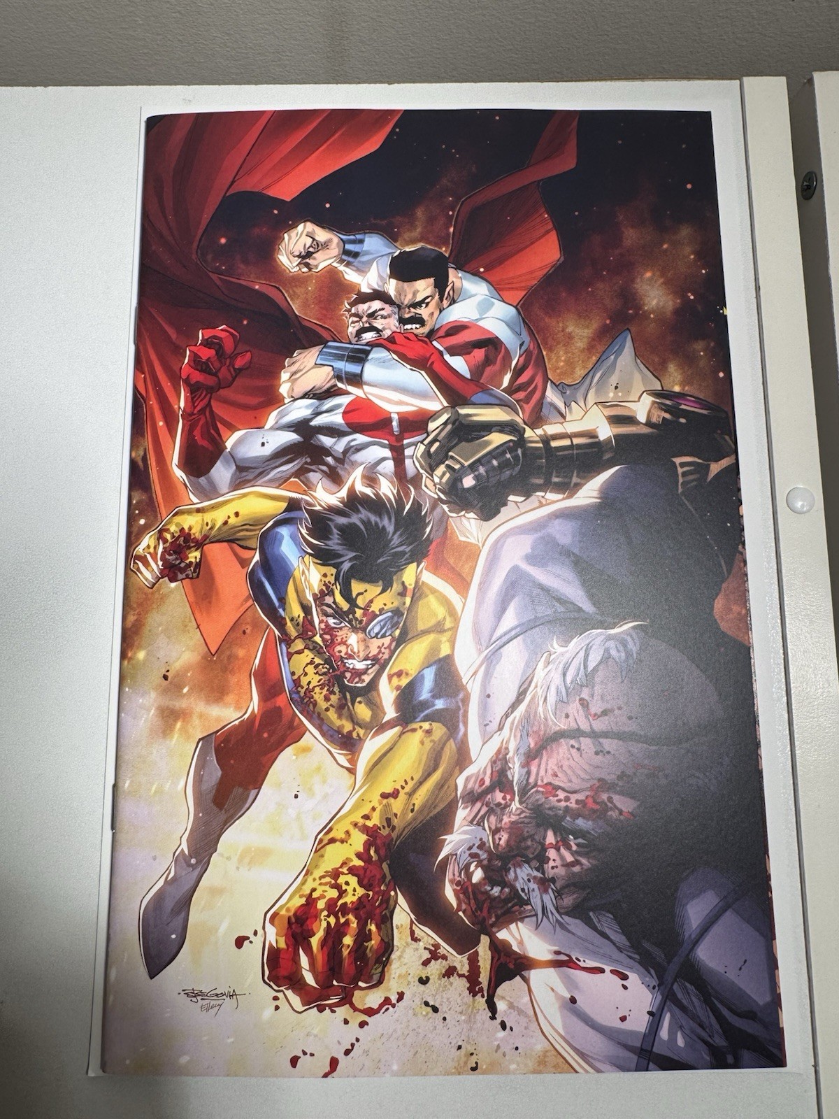 INVINCIBLE RETURNS #1 STEPHEN SEGOVIA EXCLUSIVE VIRGIN VARIANT NM