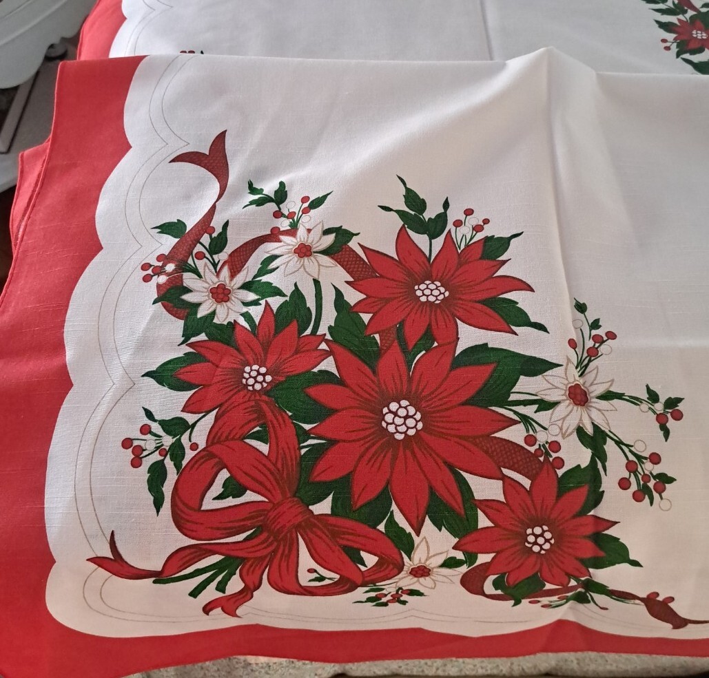 Christmas Tablecloth Poinsettia Garland Approx. 62″x 106″ Polyester Cotton Blend