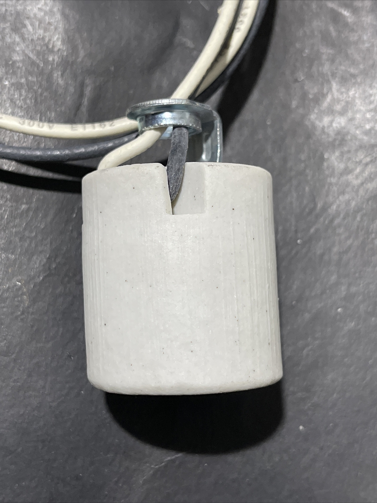 New Keyless Medium Base E26 Porcelain Socket With 18″ Lead Wires And Hickey