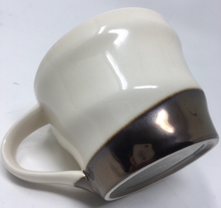 Starbucks 2013 Cream With Bronze Metallic Swirl Band 12 oz Coffee Cup Mug