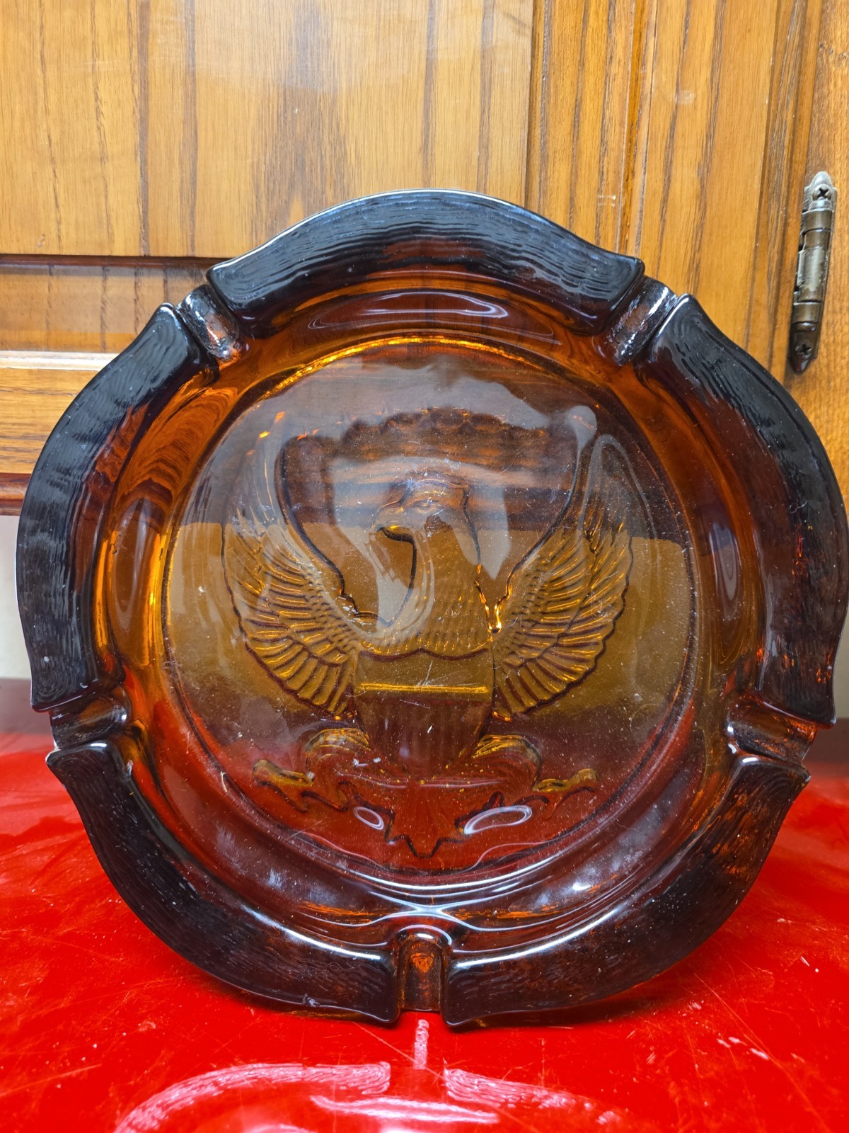 VINTAGE LARGE AMBER GLASS ASHTRAY CIGAR CIGARETTE AMERICAN EAGLE – 10″
