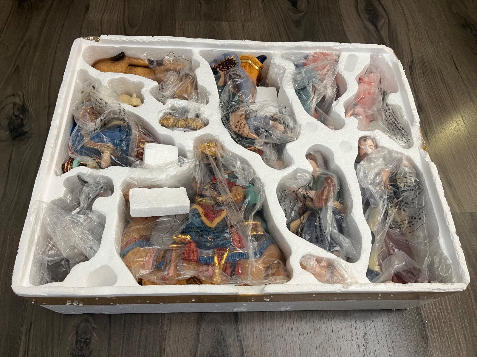 Kirkland Signature Porcelain Nativity Set 12 Pieces No Creche # 75177 Excellent