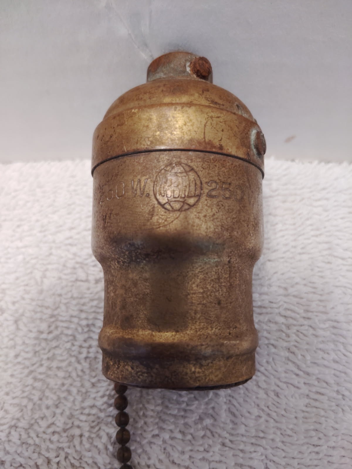 Hubbell Light Socket with Acorn Pull