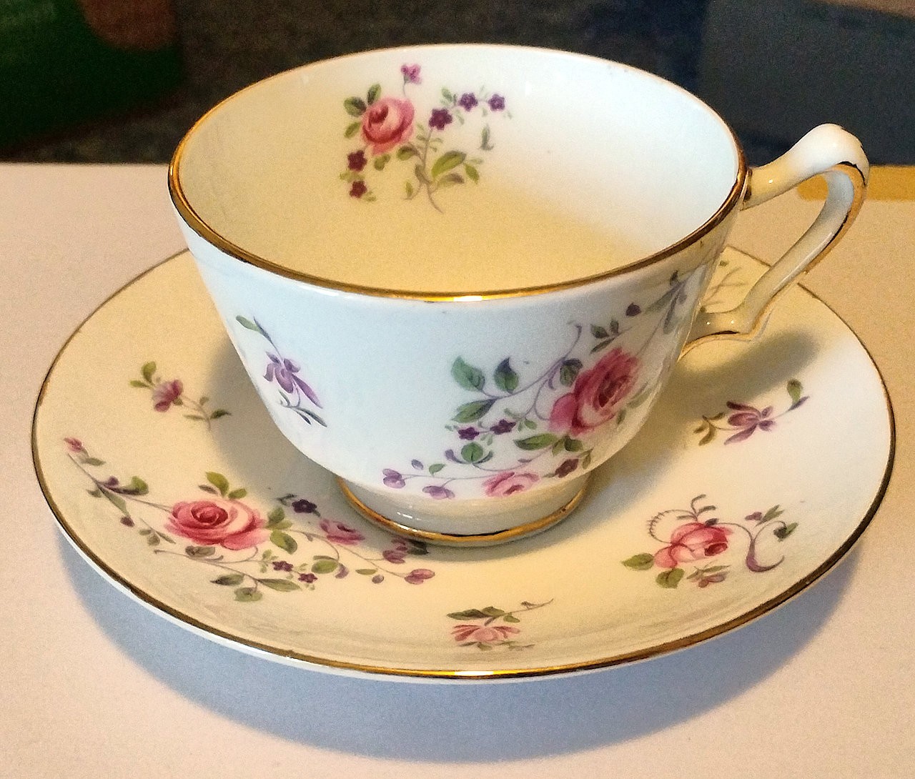 Vintage Crown Staffordshire – Fine Bone China Teacup & Saucer – Roses 30s – 50s