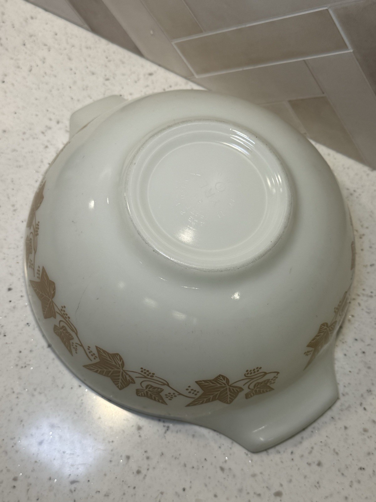 Vintage 1960 Pyrex Sandalwood Cinderella Mixing Bowl 2.5 Qt 443 Tan Ivy Handles