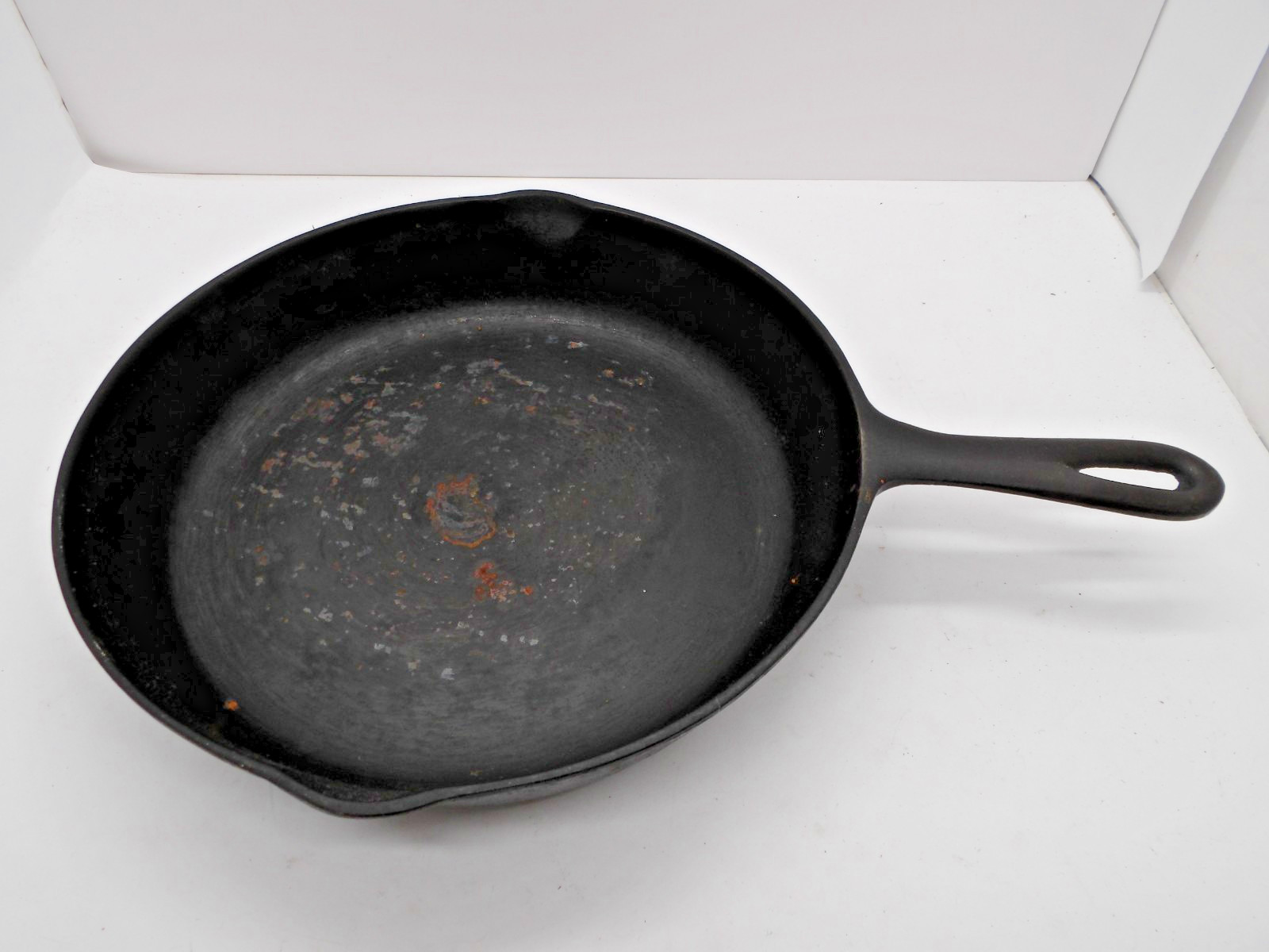 Vintage Unmarked #8 Cast Iron Skillet Frying Pan 10 1/2 Inch Has 8GB Stamp