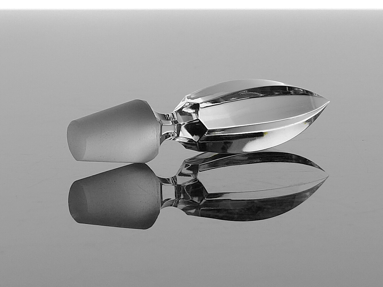 WATERFORD NOCTURNE GIFTWARE COLLECTION CRYSTAL PERFUME BOTTLE W/ STOPPER