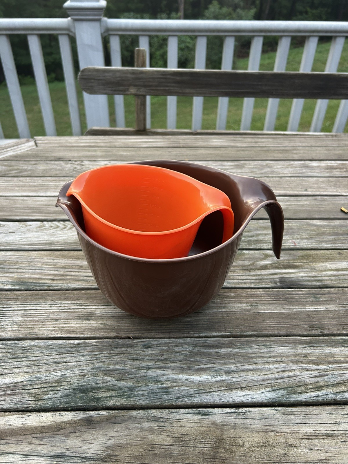 Vintage Rubbermaid Orange 6 Cup #2661, Brown 12 Cup #2663 Mixing Batter Bowl Set
